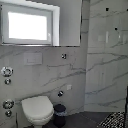 Zentral-kostenloses Parken-mediapaket-balkon-en5 *