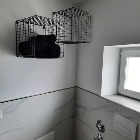 Zentral-kostenloses Parken-mediapaket-balkon-en5 Apartman