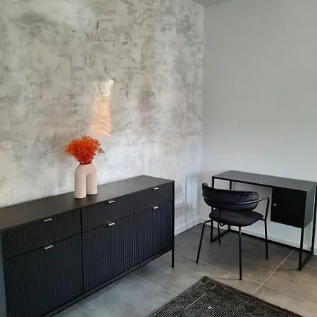 Zentral-kostenloses Parken-mediapaket-balkon-en5 Apartman *