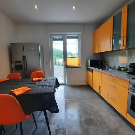 Zentral-kostenloses Parken-mediapaket-balkon-en5 Apartman *
