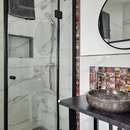 Zentral-kostenloses Parken-mediapaket-balkon-en5 Apartman