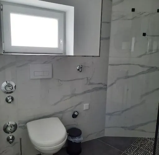 Zentral-kostenloses Parken-mediapaket-balkon-en5 *